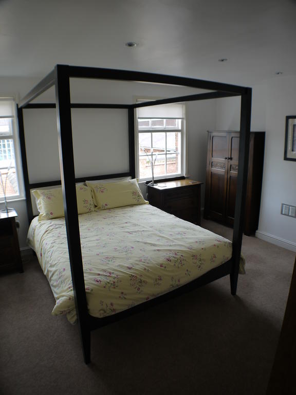 22 Mill Road Villa Lincoln Room photo
